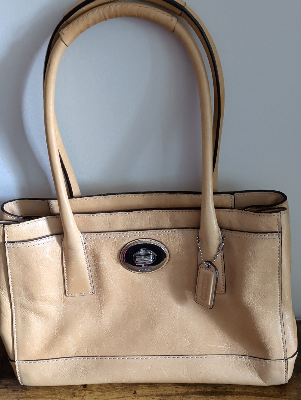 Classic Beige Leather Coach Tote Bag - Stylish Everyday Carry